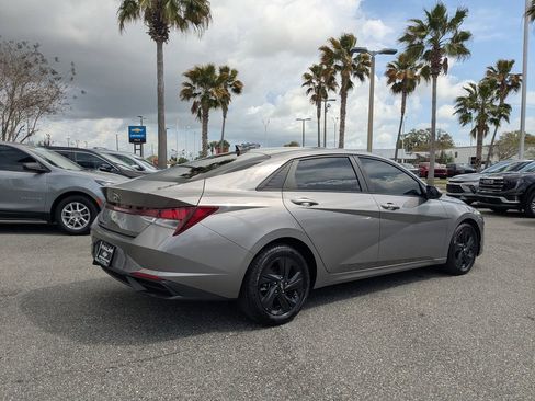 Used 2021 Hyundai Elantra SEL w/ Convenience Package image 3