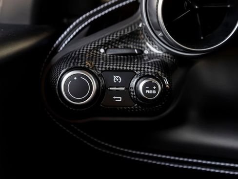 Used 2022 Ferrari F8 Tributo RWD image 31