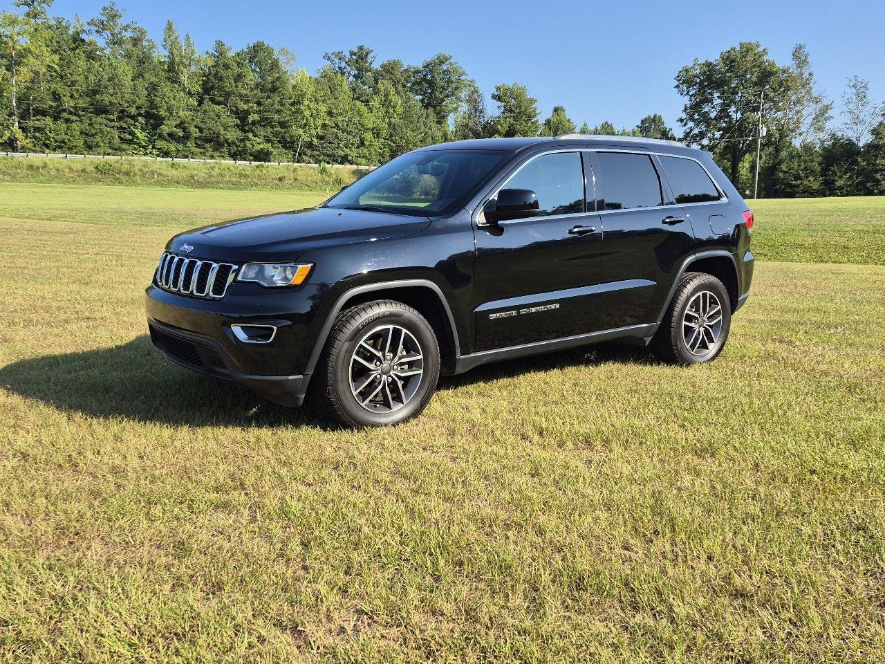 Used 2019 Jeep Grand Cherokee Laredo w/ Laredo X Package RWD image 3