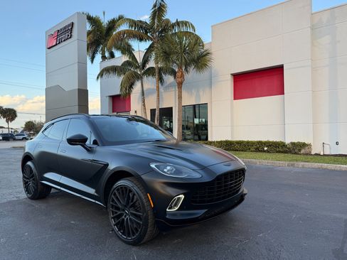 Used 2022 Aston Martin DBX image 1