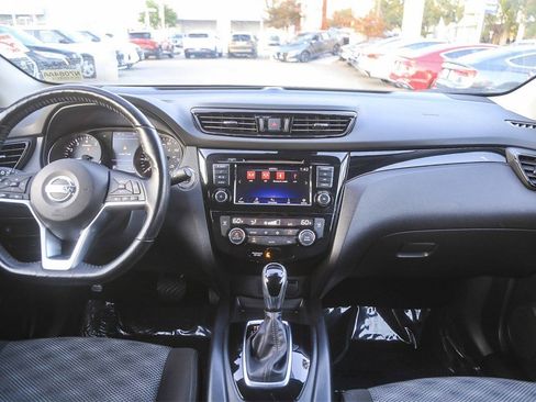 Used 2021 Nissan Rogue Sport SV image 12