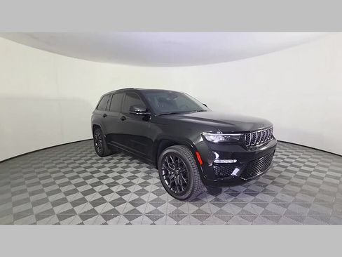 Used 2025 Jeep Grand Cherokee Summit w/ Obsidian Package AWD/4WD image 34