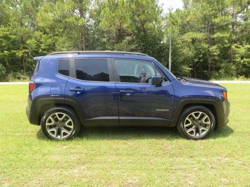 Used 2018 Jeep Renegade Latitude w/ Safety & Security Group FWD image 5