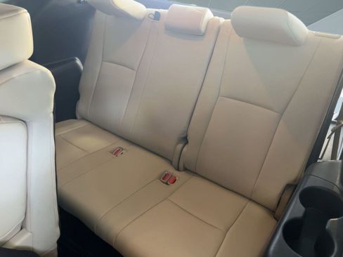 Used 2020 Toyota Highlander XLE image 30