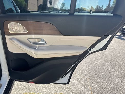 Used 2023 Mercedes-Benz GLE 350 4MATIC w/ Premium Package image 16