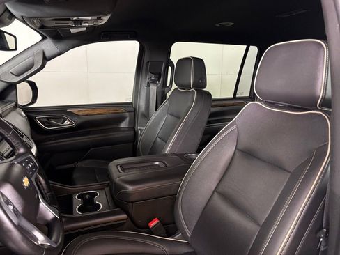Used 2023 Chevrolet Suburban Premier RWD image 19