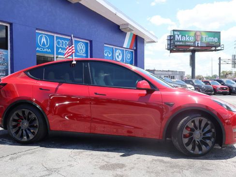 Used 2022 Tesla Model Y Performance AWD/4WD image 2
