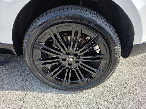 Certified 2025 Land Rover Range Rover Autobiography AWD/4WD image 9