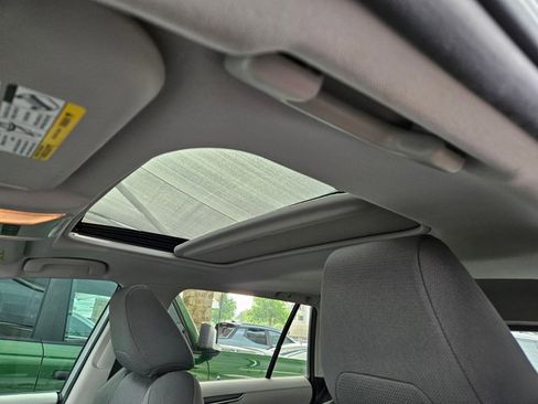 Used 2020 Toyota RAV4 XLE w/ Convenience Package FWD image 29