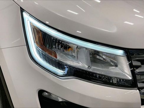 Used 2018 Ford Explorer Limited AWD/4WD image 32
