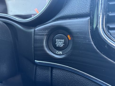 Used 2022 Jeep Grand Cherokee Limited image 15