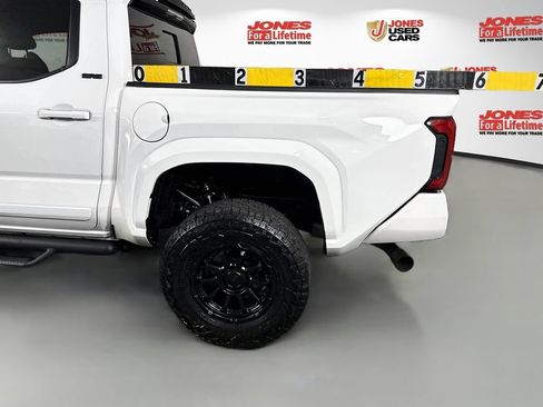 Used 2024 Toyota Tacoma SR5 AWD/4WD image 35