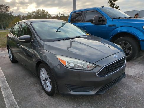 Used 2017 Ford Focus SE image 1