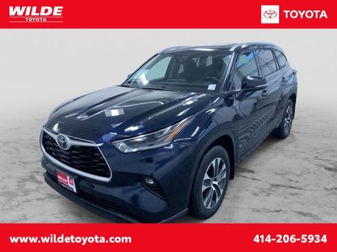 Certified 2021 Toyota Highlander XLE image 1