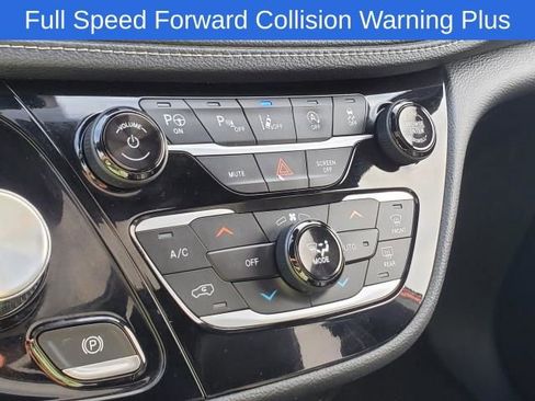 Used 2020 Chrysler Pacifica Limited image 34