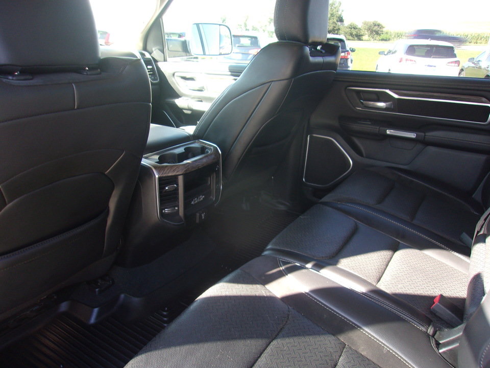 Used 2019 RAM 1500 Laramie AWD/4WD image 17