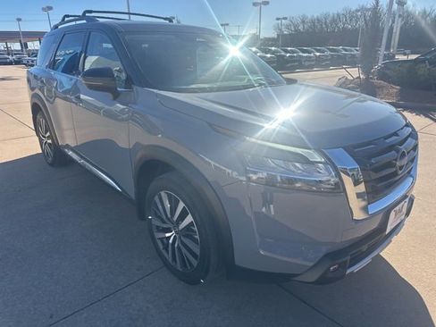 Used 2022 Nissan Pathfinder Platinum w/ Cargo Package image 7