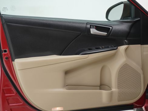 Used 2013 Toyota Camry LE image 11