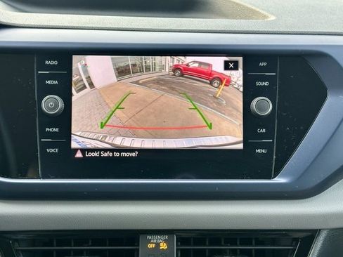 Used 2022 Volkswagen Taos SE image 26