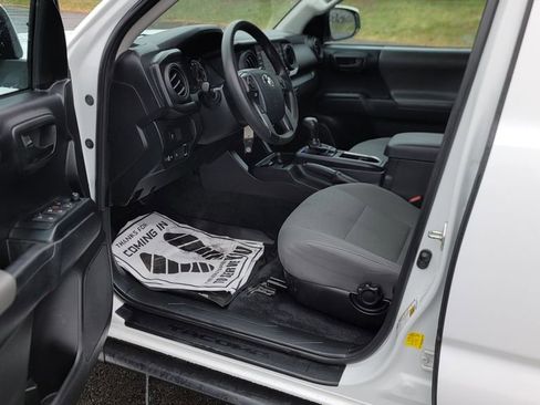 Used 2020 Toyota Tacoma SR image 18