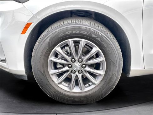 Used 2022 Buick Enclave Essence image 32