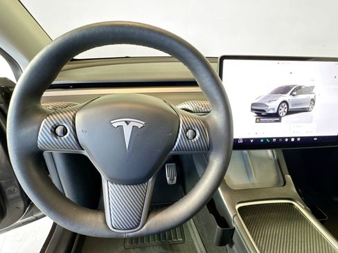 Used 2024 Tesla Model Y Long Range image 13