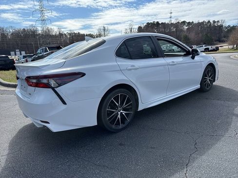Used 2022 Toyota Camry SE w/ Convenience Package image 5