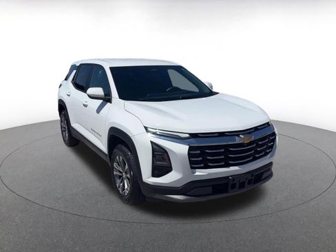 Used 2025 Chevrolet Equinox LT FWD image 3