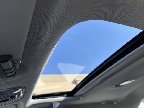 Used 2023 Hyundai Elantra Limited w/ Preferred Accessory Package image 7