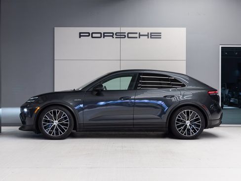 Certified 2025 Porsche Macan Electric RWD image 2