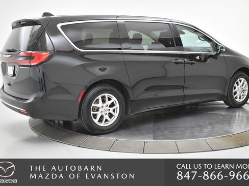 Used 2024 Chrysler Pacifica Touring-L image 19