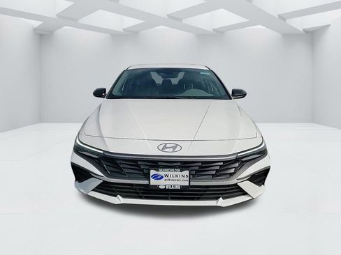 New 2025 Hyundai Elantra SEL image 11