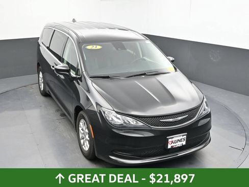 Used 2023 Chrysler Voyager LX FWD image 41