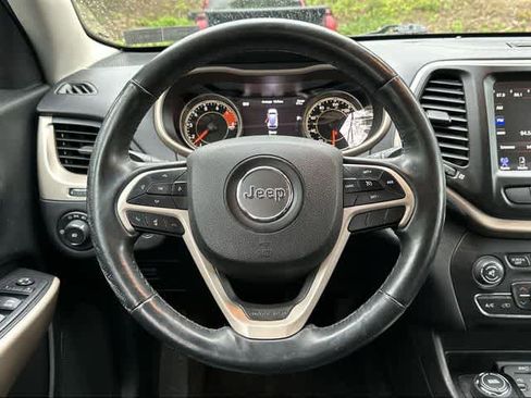 Used 2018 Jeep Cherokee Limited w/ Trailer Tow Group AWD/4WD image 7