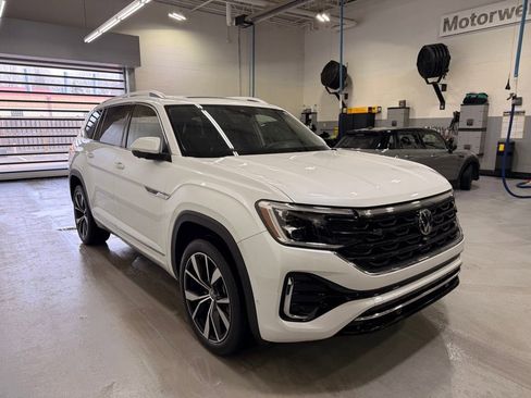 Used 2024 Volkswagen Atlas SEL Premium R-Line image 7