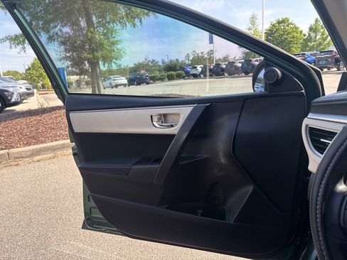 Used 2016 Toyota Corolla LE FWD image 14