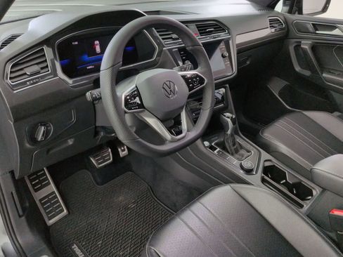 Certified 2022 Volkswagen Tiguan SE R-Line image 2