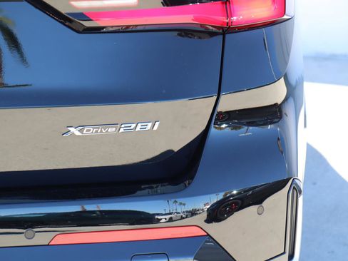 Used 2025 BMW X1 xDrive28i w/ Premium Package image 7