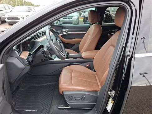Used 2022 Audi e-tron Premium image 10