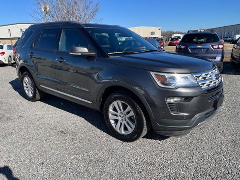 Used 2019 Ford Explorer XLT w/ Equipment Group 202A image 4