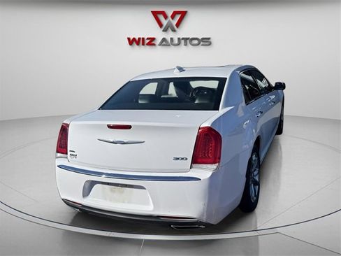 Used 2019 Chrysler 300 Limited image 3