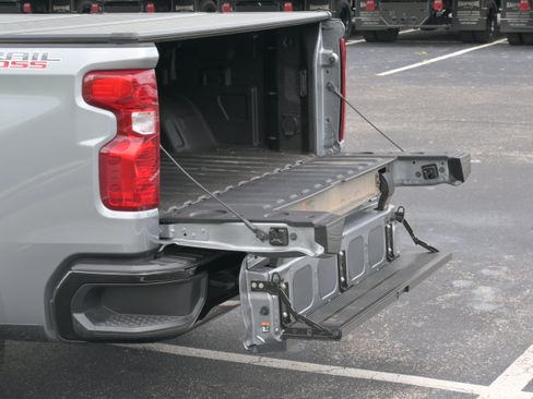 Used 2025 Chevrolet Silverado 1500 Custom Trail Boss w/ Turbomax Blackout Package AWD/4WD image 31