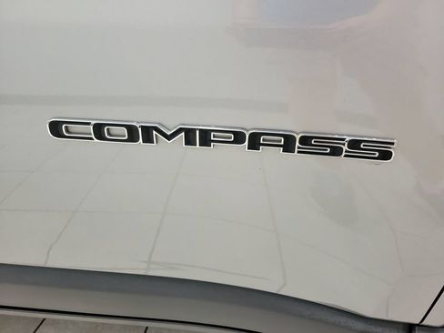 Certified 2022 Jeep Compass Limited AWD/4WD image 17