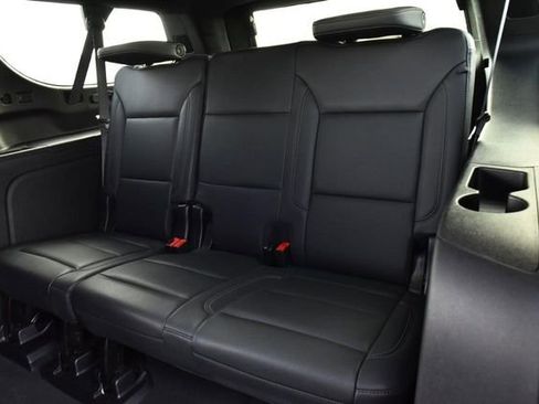 Used 2024 Chevrolet Suburban LT image 23