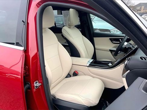 Used 2025 Mercedes-Benz GLC 300 4MATIC image 7