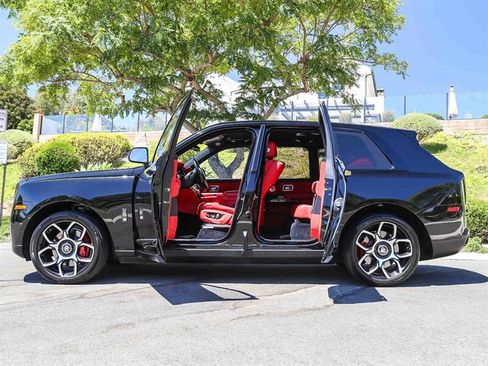 Used 2021 Rolls-Royce Cullinan Black Badge AWD/4WD image 16