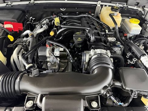 Used 2022 Jeep Wrangler Unlimited Sport AWD/4WD image 34