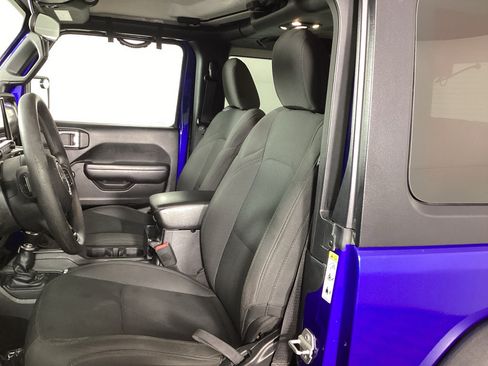 Used 2019 Jeep Wrangler Sport AWD/4WD image 11