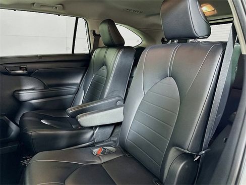 Used 2023 Toyota Highlander XLE image 21
