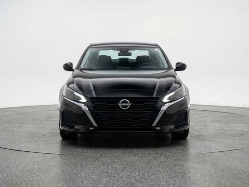 Used 2025 Nissan Altima 2.5 SV image 2